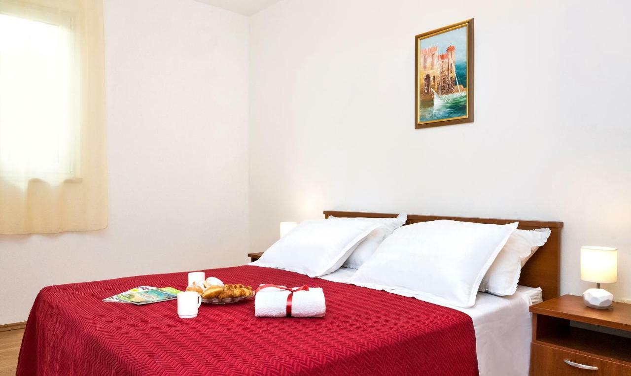 Apartmani Ami Podstrana Kültér fotó
